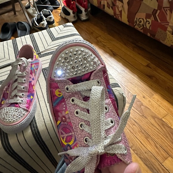 Light up Twinkle toes Sketchers sz-3 kids - Picture 2 of 6